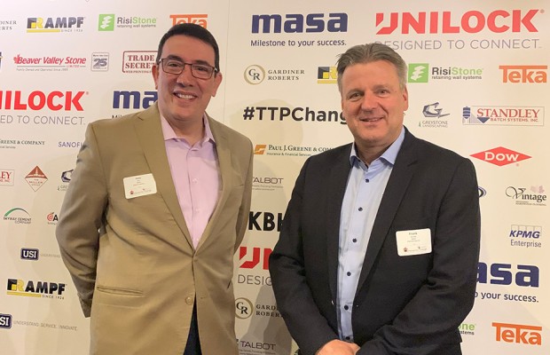 Masa Geschäftsführer Frank Reschke (r.) mit José Diaz (Niederlassungsleiter Masa USA) während der Veranstaltung „Chance for Change“ in Toronto.