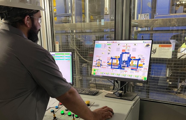 Real time animated controls allow the operator to see all processes at any stage from multiple screens.