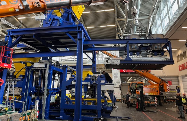 Assembly of the Masa XL-R during bauma in Munich