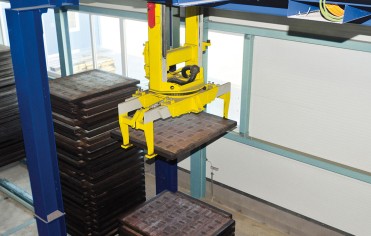 Fully automatic production pallet buffer